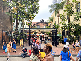 An image from New Orleans French quarter from our Album